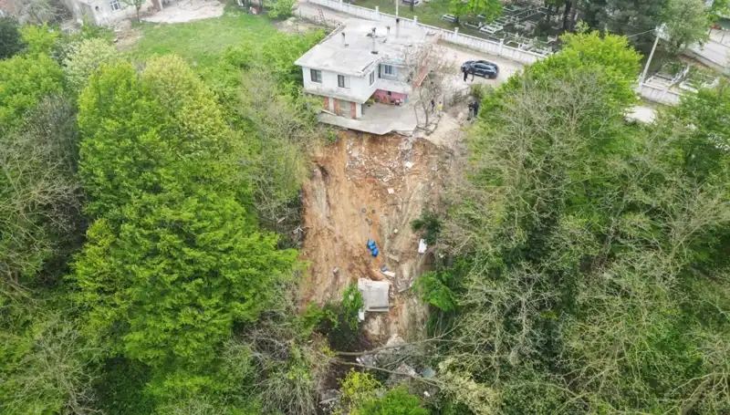 Sesi Duymak İçin Dışarı Çıktı, Gördüğü Manzara Herkesi Şaşırttı