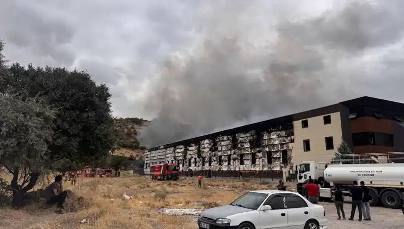 Kayseri'de Mobilya Fabrikasında Korkutan Yangın: Ekipler Zamanla Yarıştı