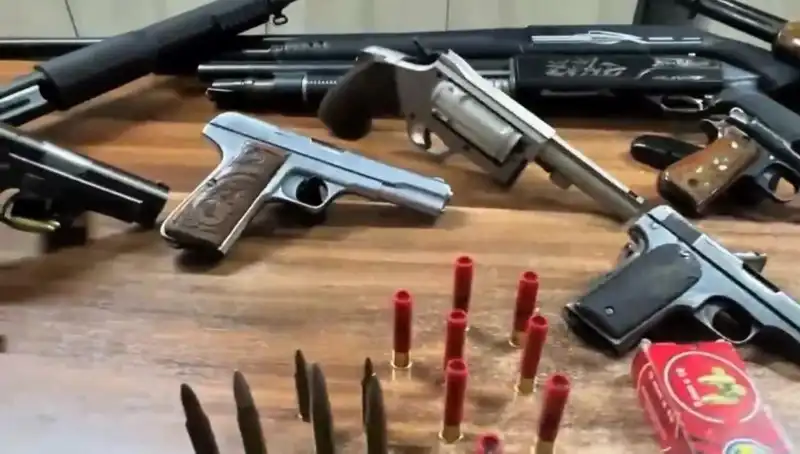İzmir'de Yasa Dışı Silah Ticareti Operasyonu: Bir Tutuklama Gerçekleşti!