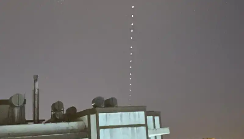 Adana'da Starlink Uyduları Gökyüzünde Büyüleyici Şov Sunuyor