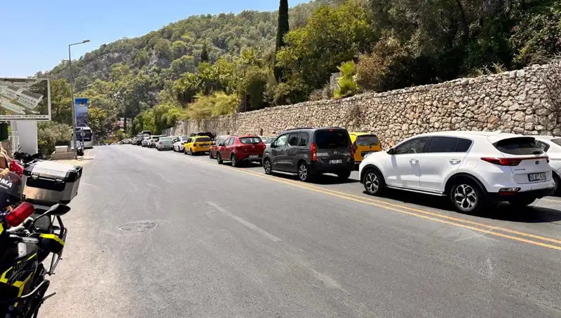 Fethiye-Ölüdeniz Yolunda Tatilci Yoğunluğu, Üç Kilometrelik Kuyruk Oluşturdu!
