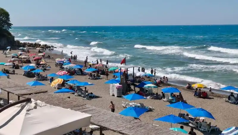 Akçakoca'da Deniz Yasağı Uygulaması: Sebepleri ve Etkileri