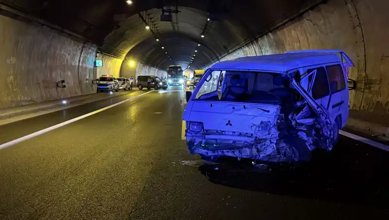 TEM Otoyolu’nda Zincirleme Kaza: Birçok Yaralı, Trafik Durma Noktasına Geldi