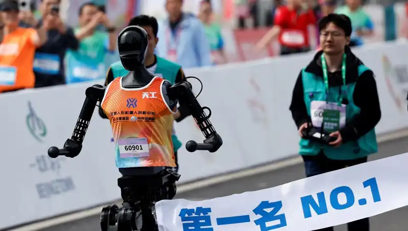 Çinli Robotlar Maraton Koşusunda İnsanı Geride Bıraktı: Yapay Zeka Nasıl Gelişiyor?