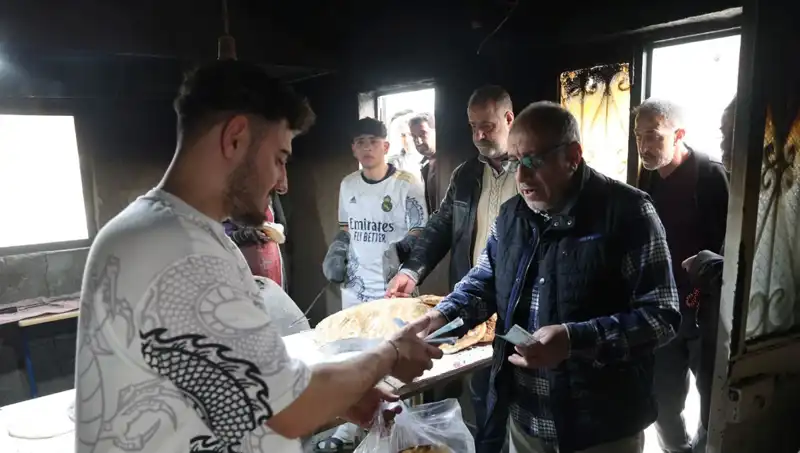 Kentteki Ekmek Kuyrukları: 7 Kilometre Yolculukla Gelen Lezzet
