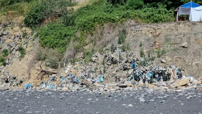 Kozlu Sahil’deki Çöp Yığını Rahatsız Ediyor: Çözüm Yolda mı?