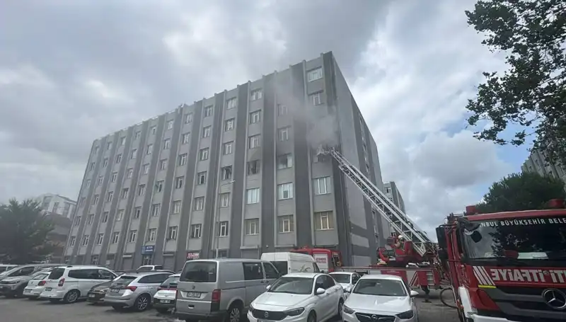 Çorap İmalathanesinde Çıkan Yangın, Şehirde Panik Yarattı