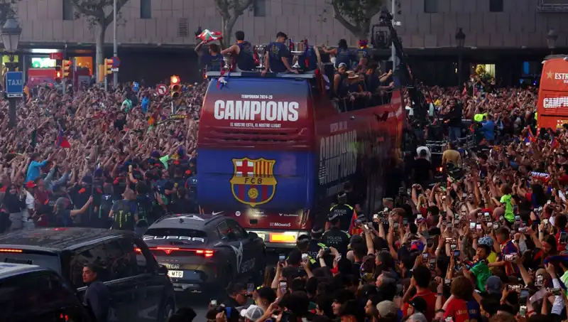 Barcelona'nın Yıldızları, Taraftarları ile Unutulmaz Buluşma Gerçekleştirdi