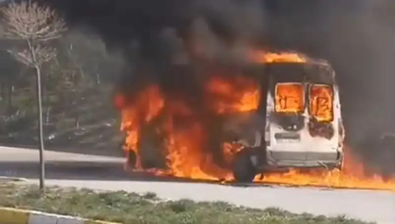 Havalimanı Personel Servisi Alev Alev Yandı: Güvenlik İncelemesi Başladı