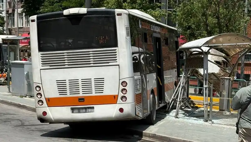 Belediye Otobüsü Tramvay Durağına Daldı: Olayın Ayrıntıları ve Güvenlik Önlemleri