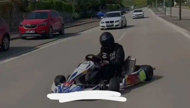 Go-Kart Sürücüsü Yolda Drift Attı: Tehlikeli Anlar Kamerada