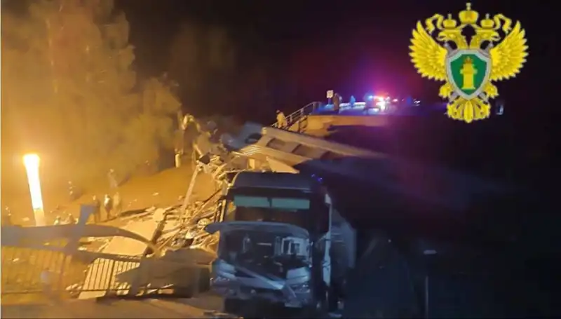 Rusya'da Köprü Çökmeleri ve Raydan Çıkan Trenler: Yedi Can Gitti