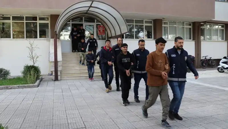 Edirne ve Kırklareli'nde Kaçak Göçmenlere Yönelik Dev Operasyon Gerçekleştirildi