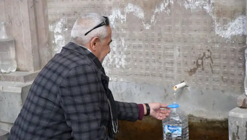 Erzincan'dan Gelen Doğal Tuzlu Su: Şişe Şişe Alıp Eve Götürüyorlar