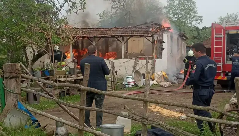 Elektrik Kontağından Çıkan Yangın, Evi Alev Alev Sardı