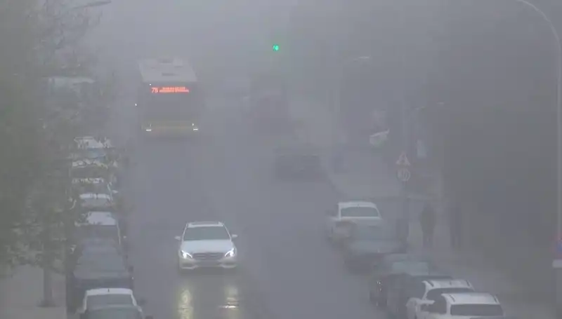 İstanbul'da Beklenmedik Sis: Görüş Mesafesi Azaldı, Sürücüler Dikkat!