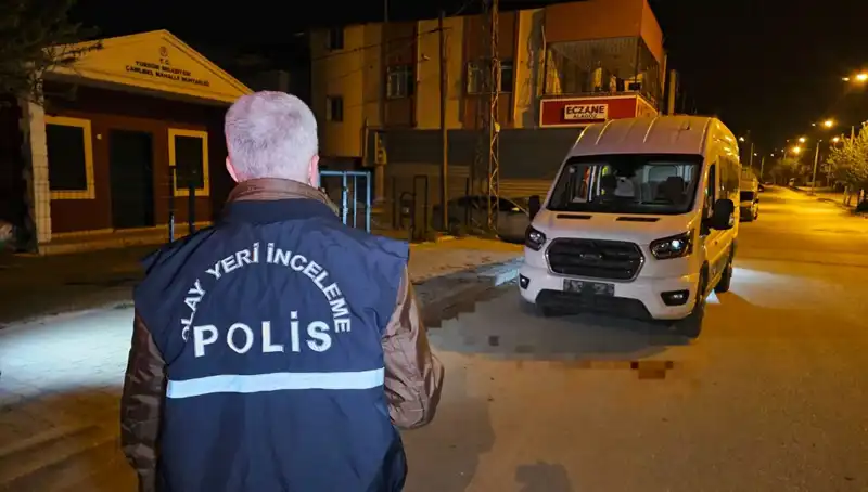 Kebapçıda Dehşet Anları: Arkadaşını Bıçaklayarak Saldırdı!