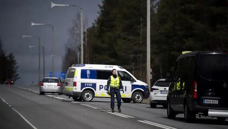 Finlandiya’da Okulda Bıçaklı Saldırı: Üç Öğrenci Yaralandı, Şüpheli Gözaltında