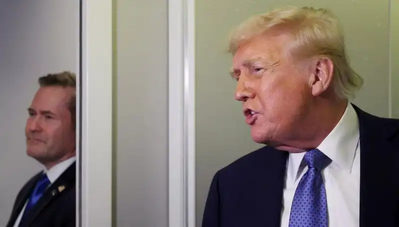 Trump'ın Planları Yanlışlıkla Sızdı: Mike Waltz Görevden Mi Alındı?