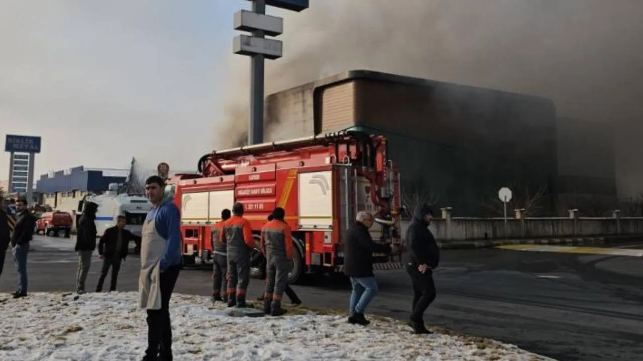 Kayseri’deki Fabrika Yangınında 3 İşçi Hayatını Kaybetti