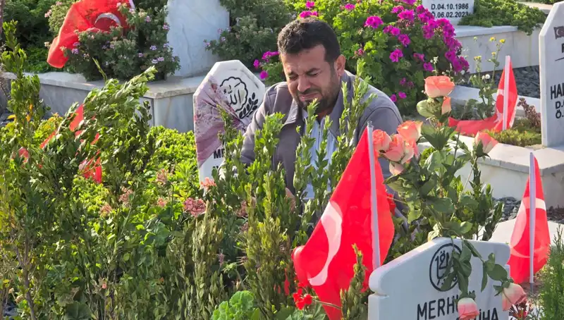 Deprem Şehitliğinde Buruk Bayram: Kaybettiğimiz Değerler ve Anılarımız