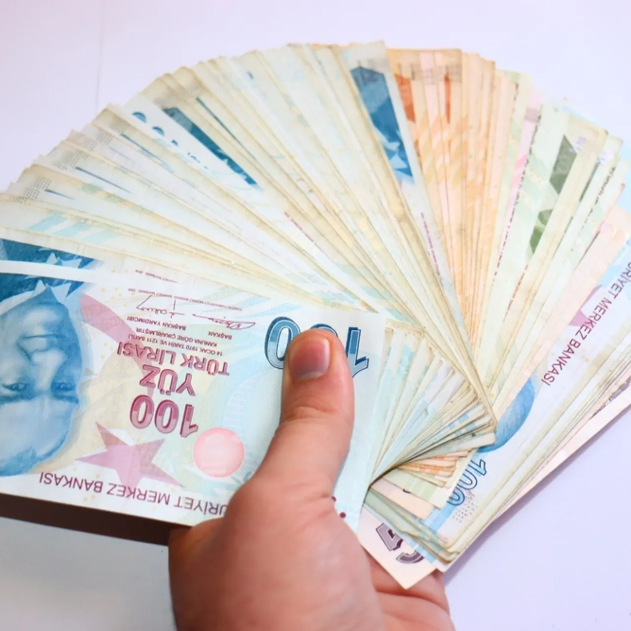 KYK Kredi ve Burs Ücretlerine Zam Yapıldı