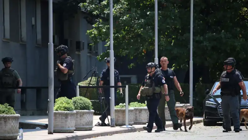Kosova Meclisi'nde Şok Bomba İhbarı: Güvenlik önlemleri artırıldı