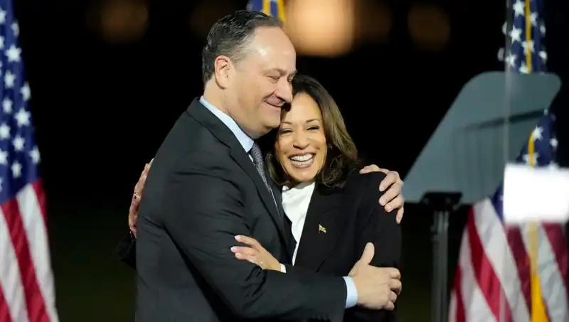Trump, Kamala Harris'in Eşini Neden Görevden Aldı? Tüm Detaylar