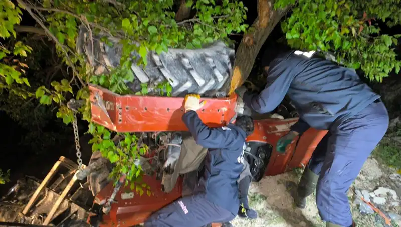 Traktör Kazası: Kontrolden Çıkan Araç Devrildi, Sürücü Hayatını Kaybetti