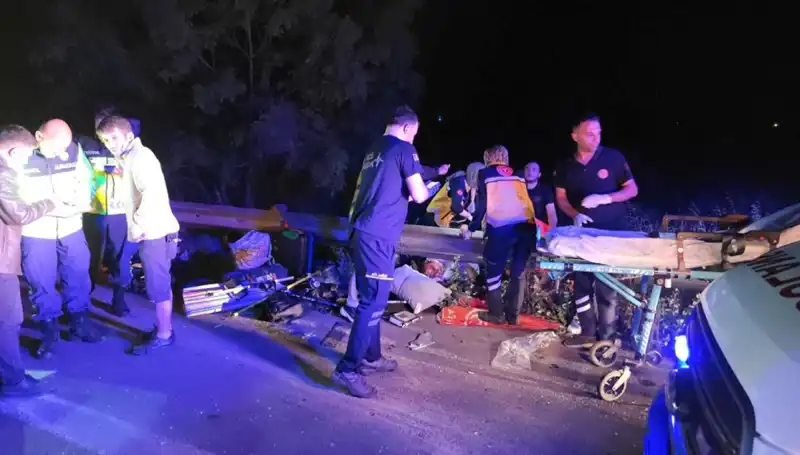 : Minibüs Kazasında Yolcular Savruldu, Yaralılar Hastaneye Sevk Edildi