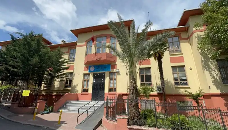 Depremde Hasar Gören 4 Okul Derhal Boşaltıldı: Öğrencilerin Güvenliği Öncelik