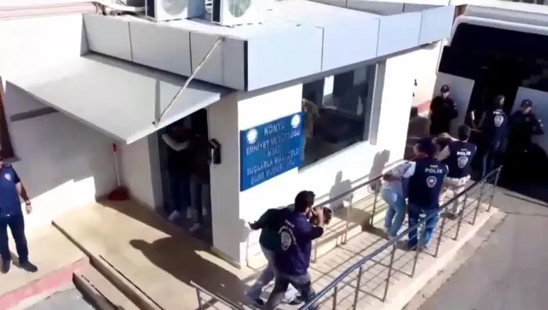10 İlde Dolandırıcılık Operasyonu: 13 Kişi Tutuklandı!