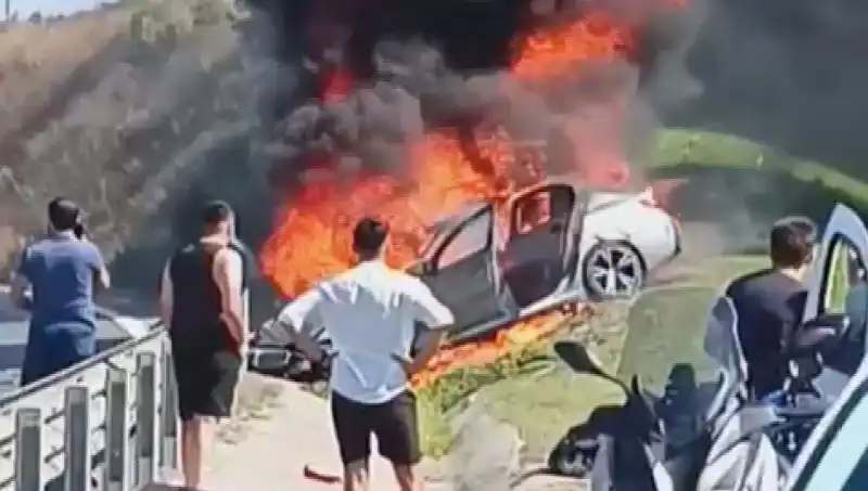 TEM Otoyolunda Feci Kaza: Otomobil Alev Alev Yandı