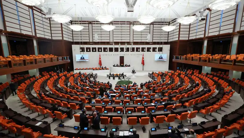 Meclis Başkanı Seçimi Yarına Ertelendi: Siyasi Arenada Neler Oluyor?