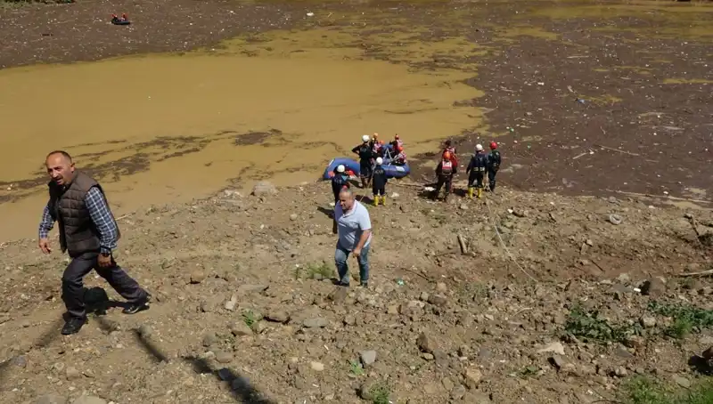 Trabzon'da Sel Felaketi: Evde Su Tahliye Ederken Feci Olay!