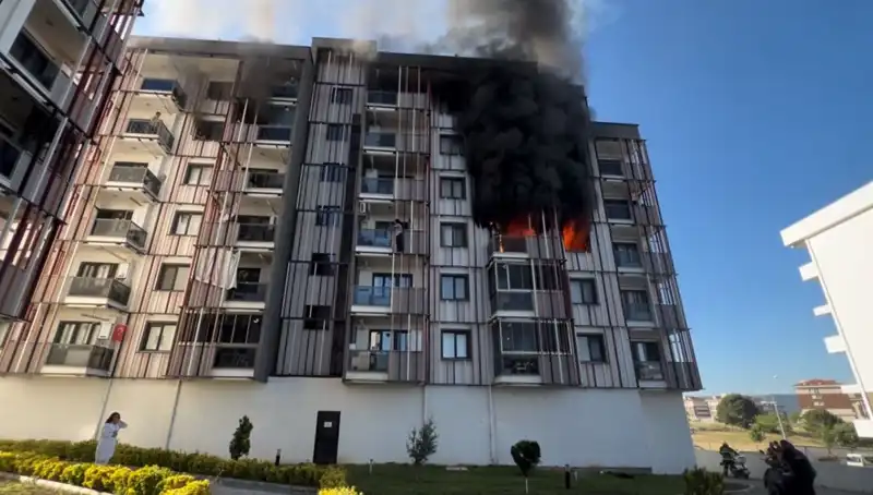 Çanakkale’de Gece Yarısı Yangın Korkusu: Vatandaşlar Panik İçinde Uyanıldı