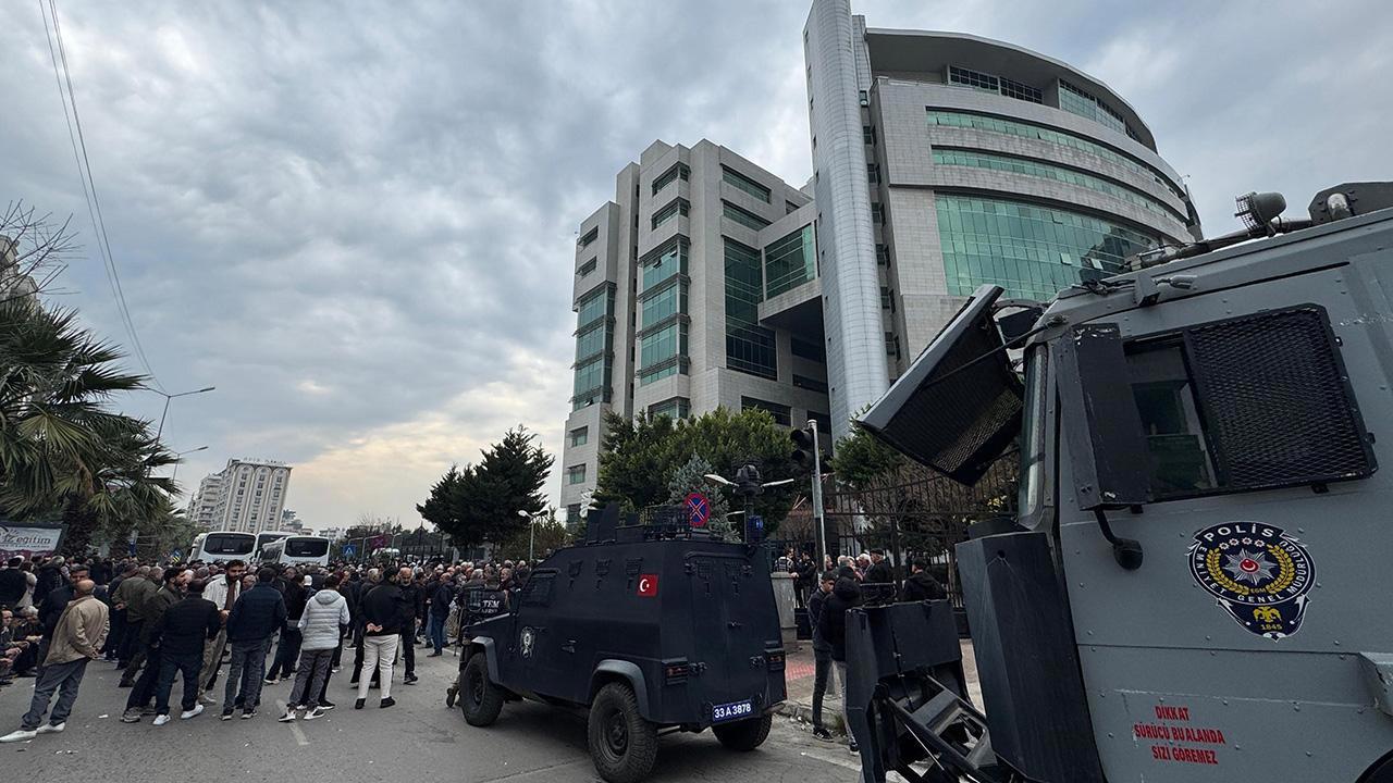 Akdeniz Belediye Başkanı Sarıyıldız'a Yerine Belediye Başkanı Görevlendirildi