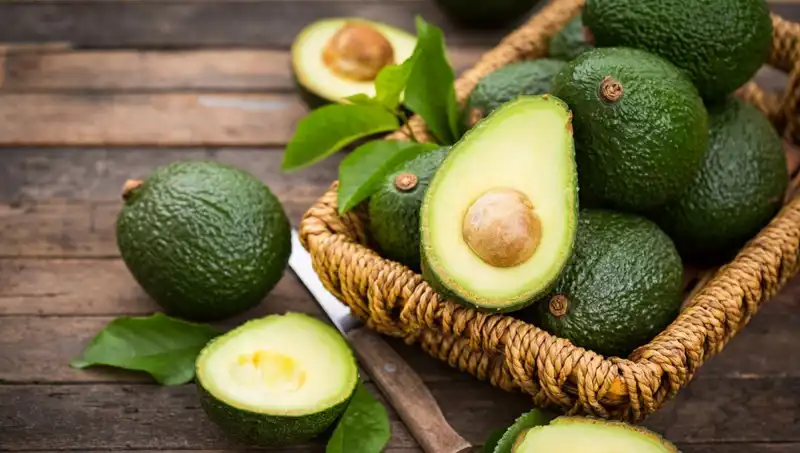 Avokado: Sağlıklı Bir Besin Mi Yoksa Dikkat Edilmesi Gereken Bir Tehlike Mi?