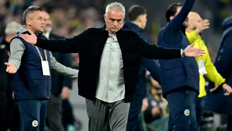 Mourinho'ya Yönelik Sert Tepkiler: "Modası Geçmiş Biri" İfadesi