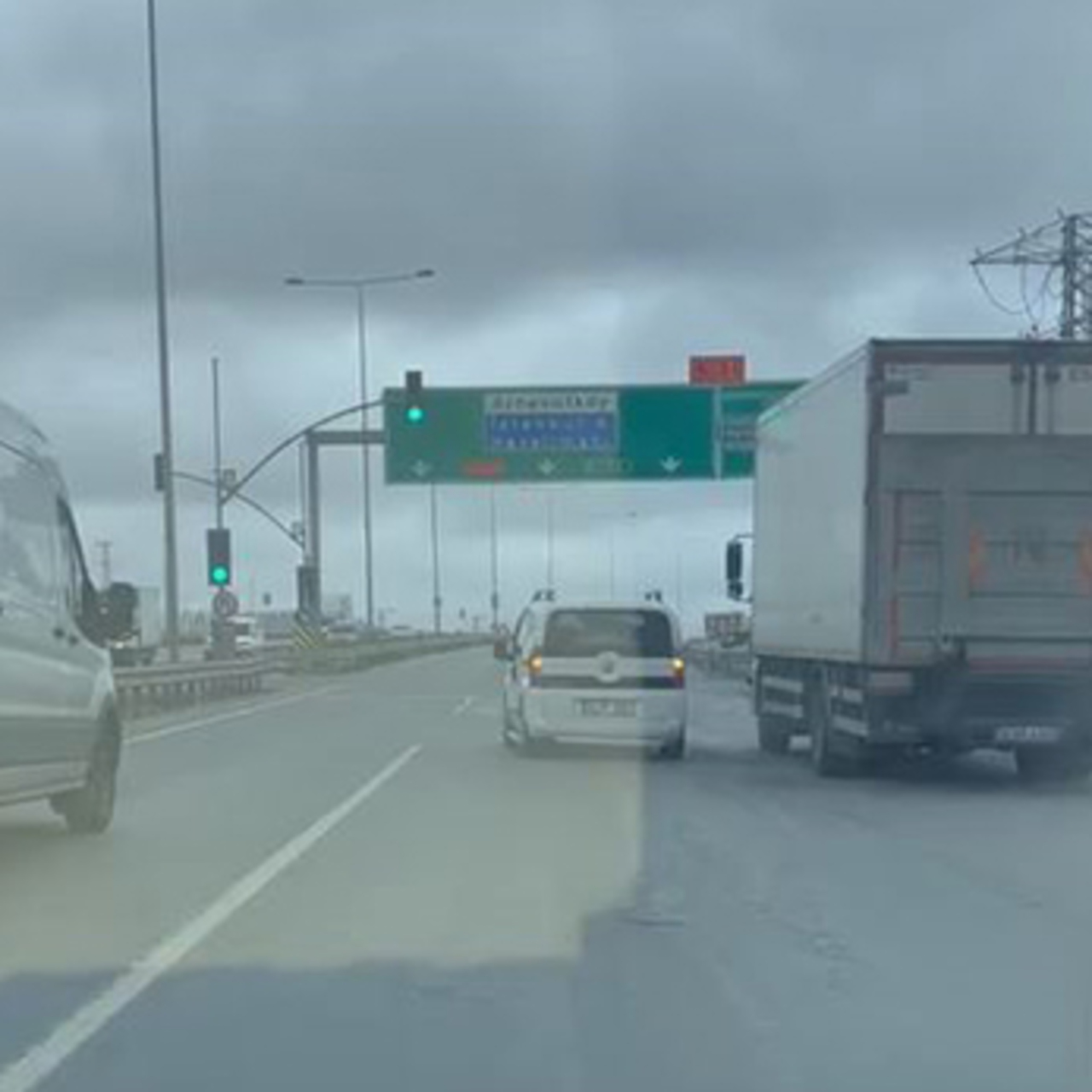 İstanbul Trafiğinde Tehlikeli İnatlaşma: Sürücüler Arasında Gerilim Yükseliyor