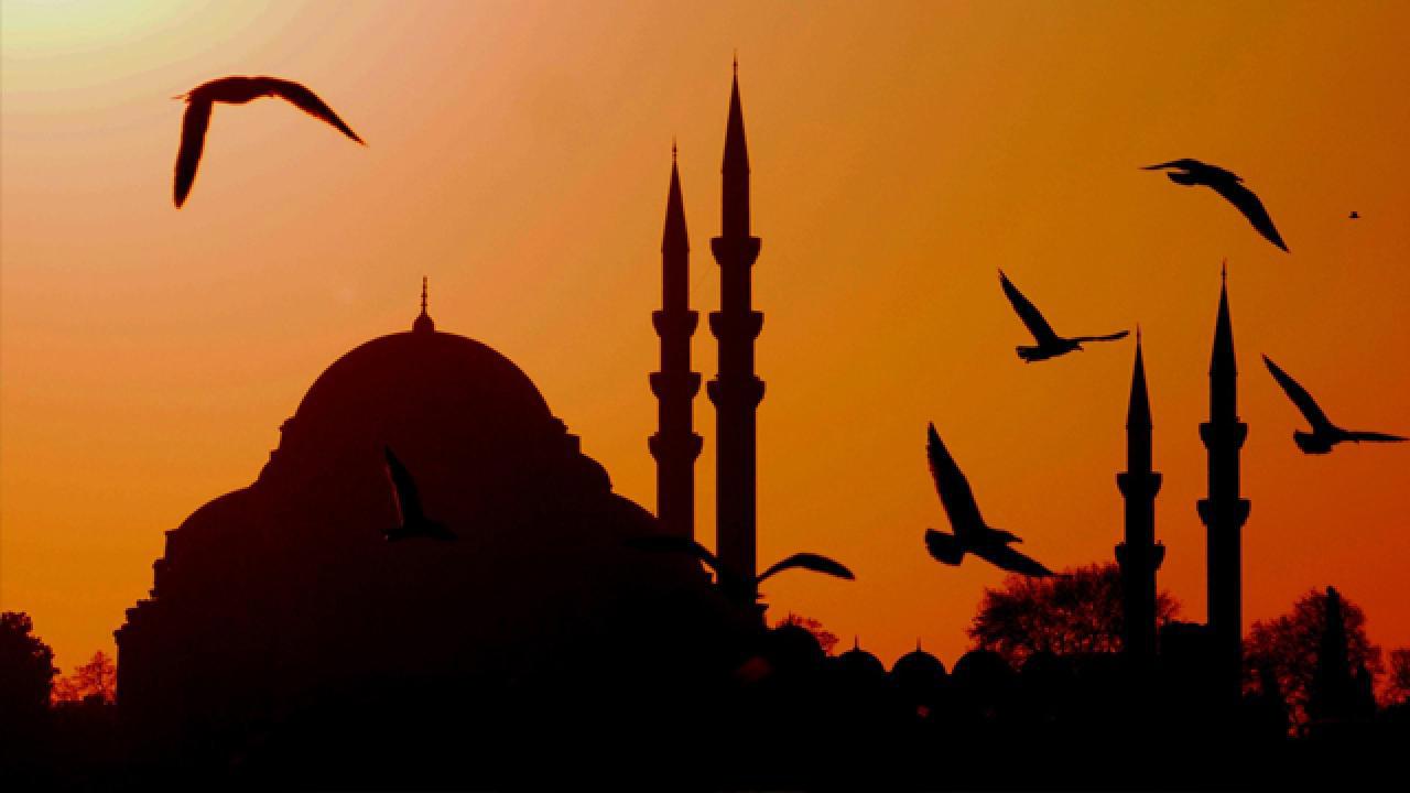 Mukaddes Üç Ayların İlk Gecesi Bereket Getiriyor