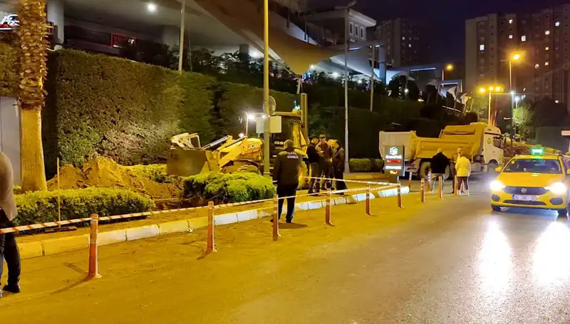 AVM Girişinde Doğalgaz Paniği: Acil Durum Ekibi Harekete Geçti