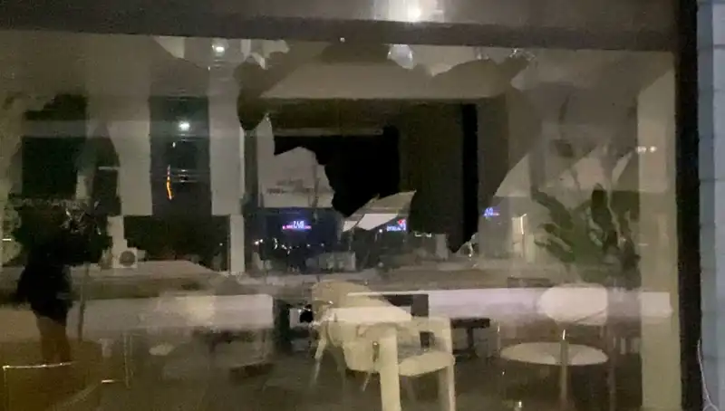 Mobilya Mağazasına Yapılan Taşlı Saldırı: Olayın Perde Arkası
