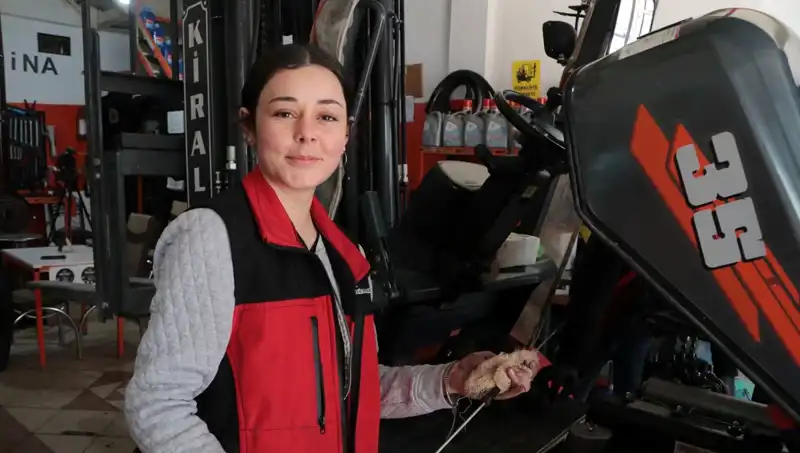 Sanayinin Tek Kadın Çalışanı Melike Hanım: Özgürlüğü Forkliftle Buldu
