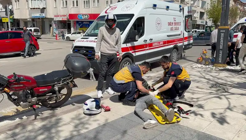 Aksaray'da Metalik Çarpışma: İki Motosiklet Kazası ve Yaralılar