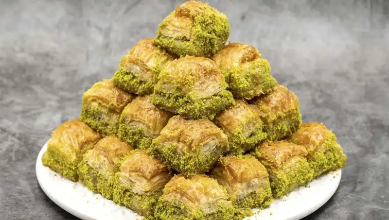 Baklavadan Bakteri Alarmı: Uzmanlar Ölüm Riskine Dikkat Çekiyor