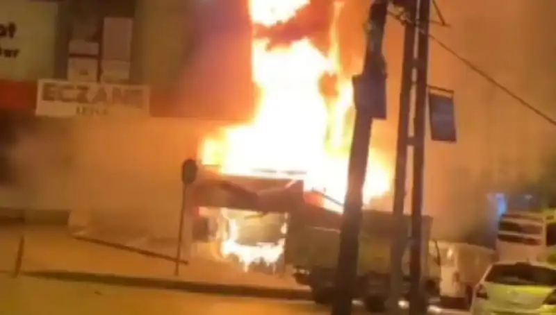 Başakşehir'de İş Merkezinde Korkutan Yangın: Olayın Ardındaki Gerçekler