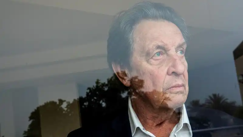 Elon Musk'ın Babası Cinayetleri ve Kızının Büyücülükle İlgili Korkunç Hikayesini Açıkladı