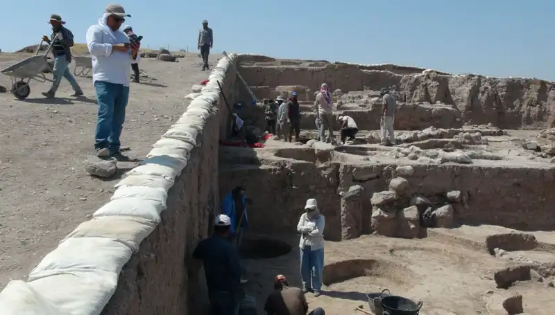 Kilis Oylum Höyük'te Yaz Sıcaklarına Rağmen Kazı Çalışmaları Devam Ediyor