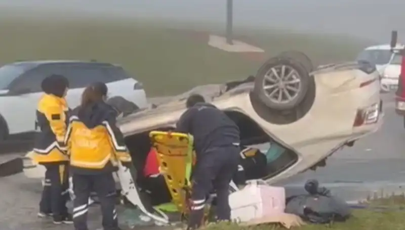 Sakarya'da Korkunç Kaza: 1 Kişi Hayatını Kaybetti, 3 Yaralı Var